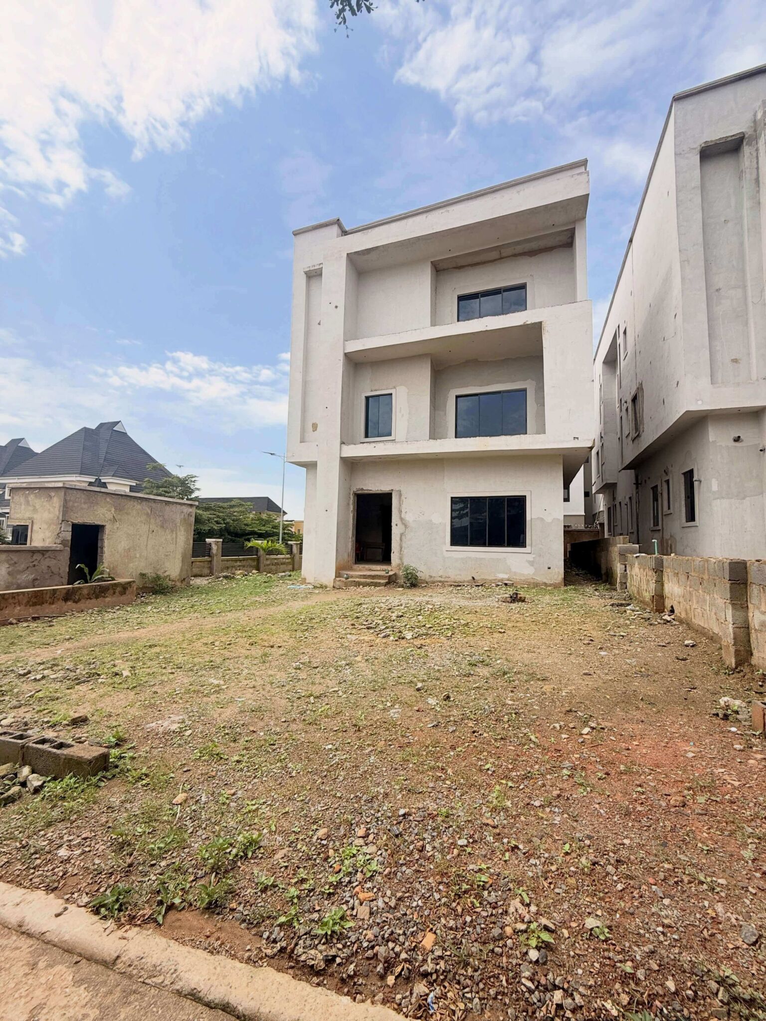 solidly built 5-bedroom detached duplex for sale in Guzape District, Abuja