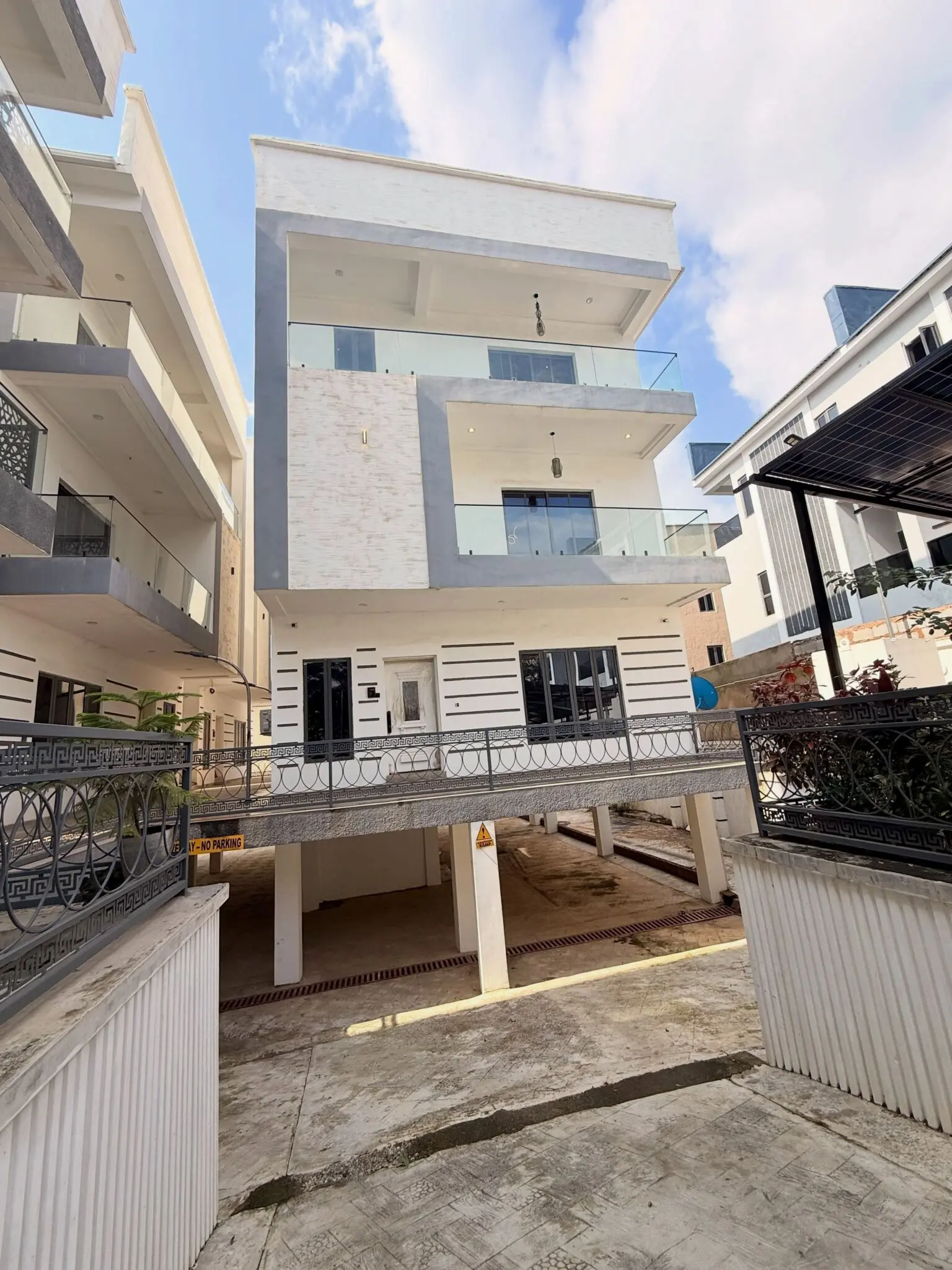 solidly built 4-bedroom detached duplex for sale in Utako District, Abuja,