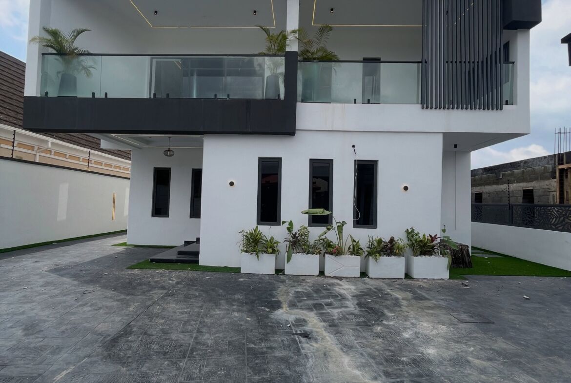 5 bedroom detached duplex for sale in Gwarinpa, Abuja