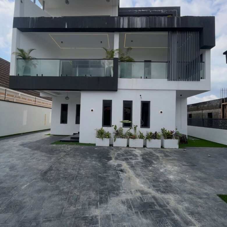 5 bedroom detached duplex for sale in Gwarinpa, Abuja