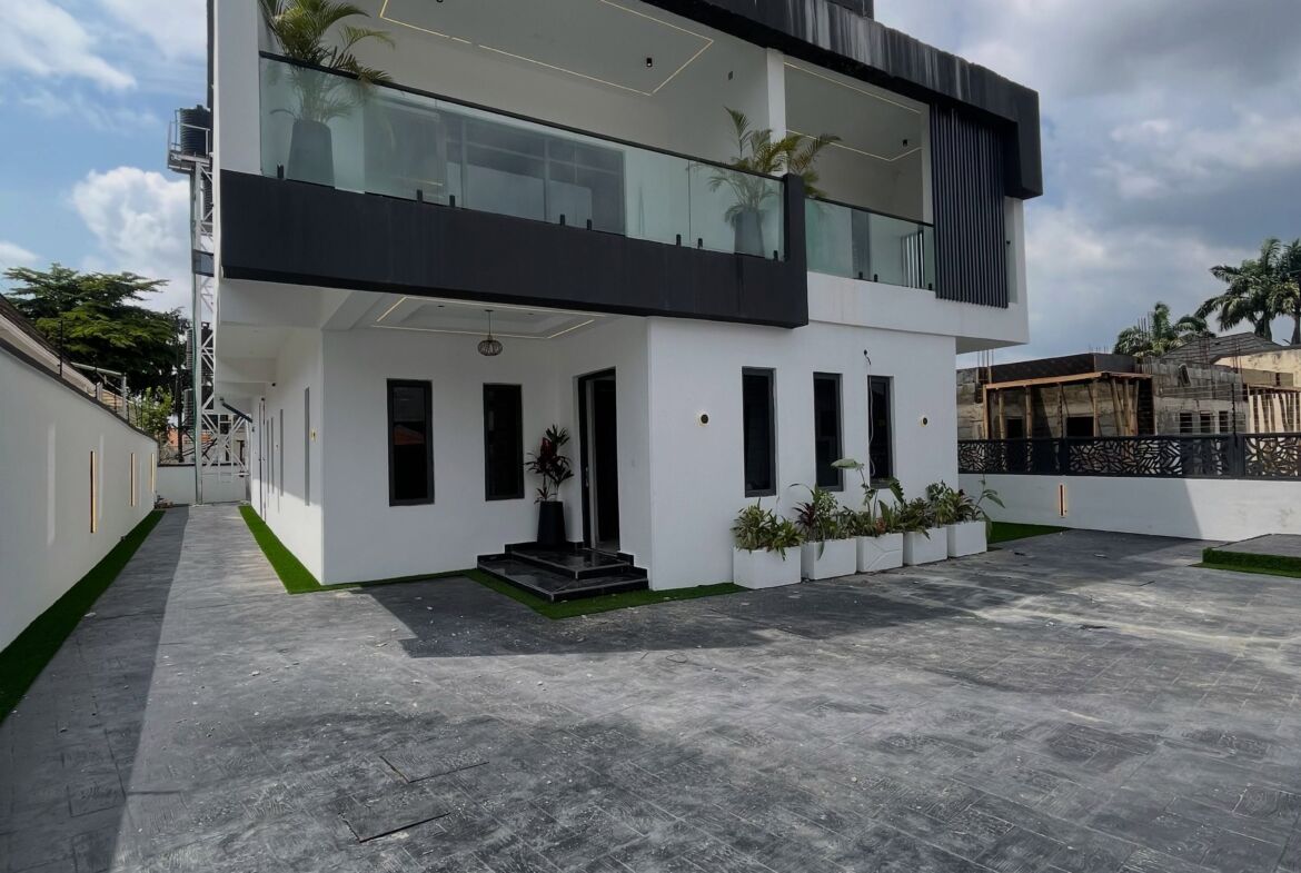 5 bedroom detached duplex for sale in Gwarinpa, Abuja