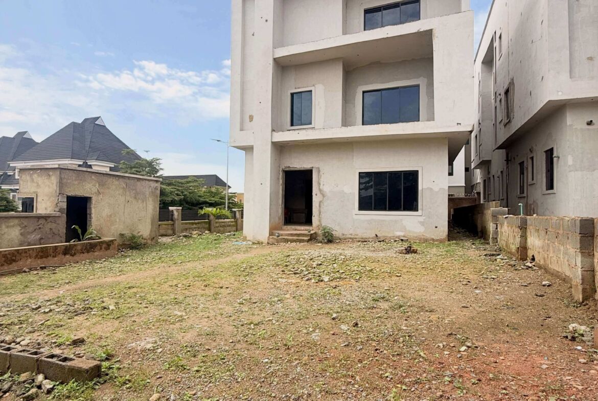 solidly built 5-bedroom detached duplex for sale in Guzape District, Abuja
