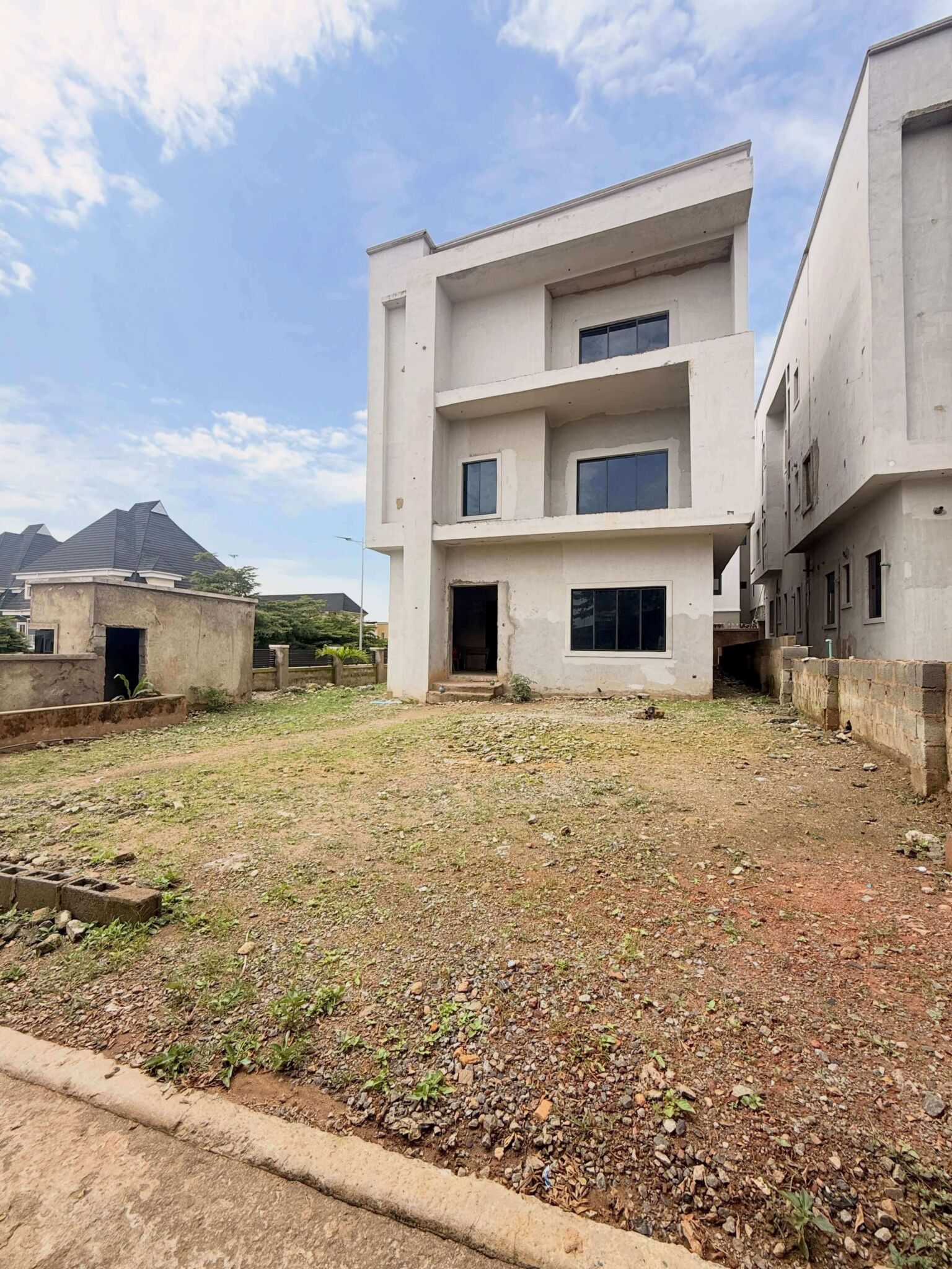solidly built 5-bedroom detached duplex for sale in Guzape District, Abuja