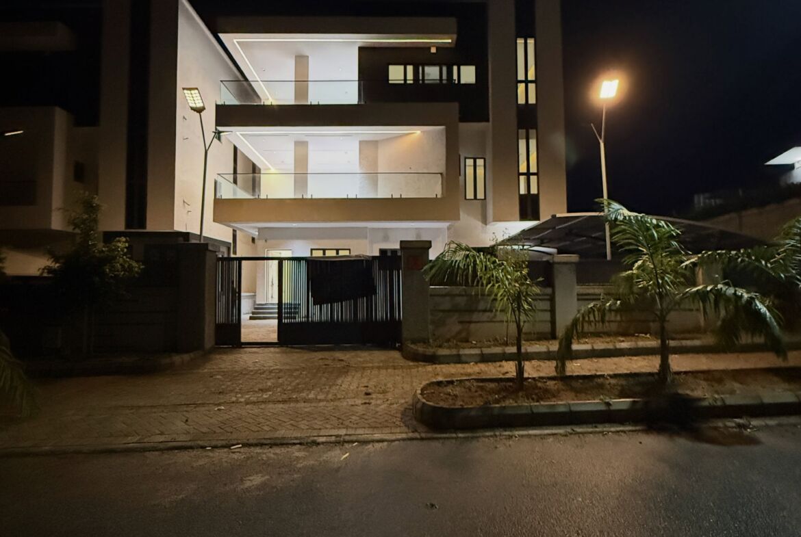 6-bedroom fully detached smart home for sale in Katampe Extension, Abuja