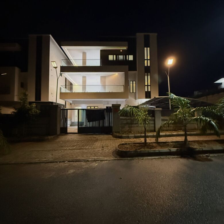 6-bedroom fully detached smart home for sale in Katampe Extension, Abuja