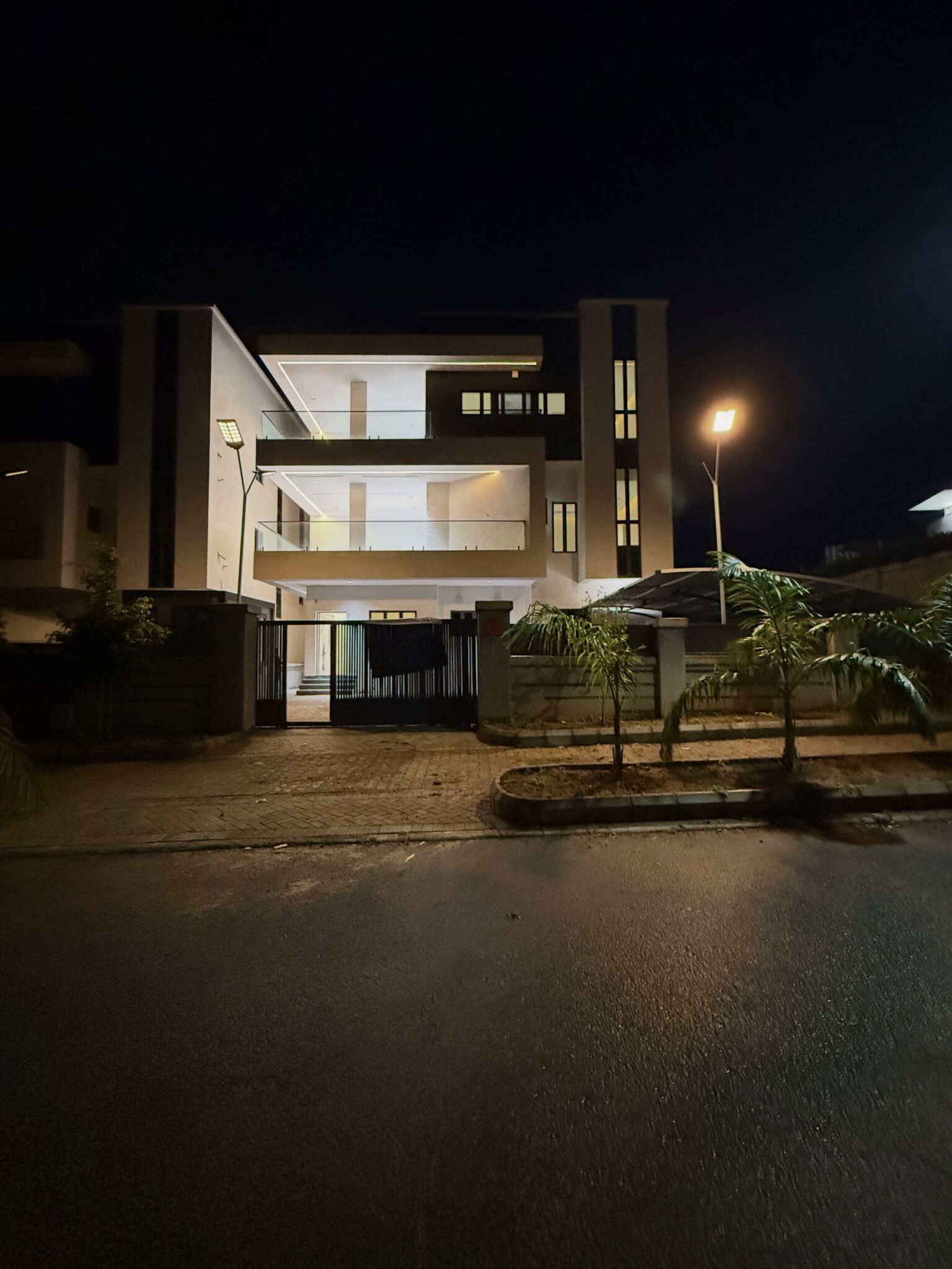 6-bedroom fully detached smart home for sale in Katampe Extension, Abuja
