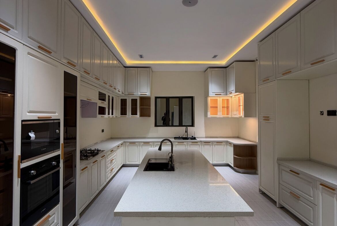 6-bedroom fully detached smart home for sale in Katampe Extension, Abuja