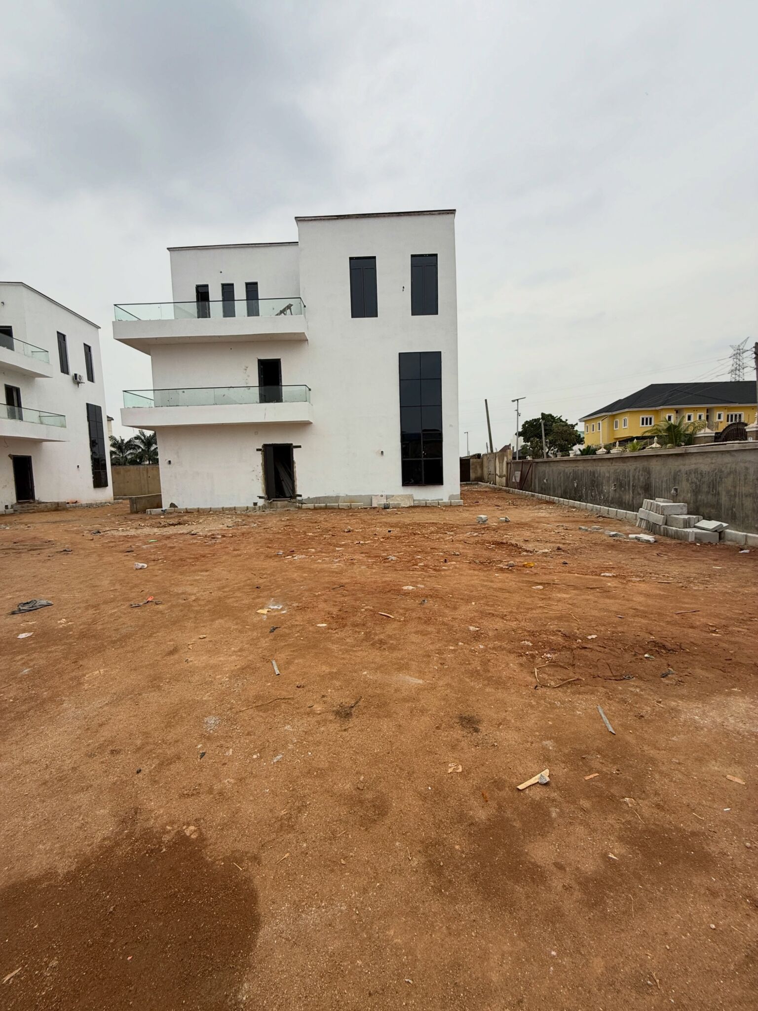5-bedroom detached duplex with a one-room boys’ quarters