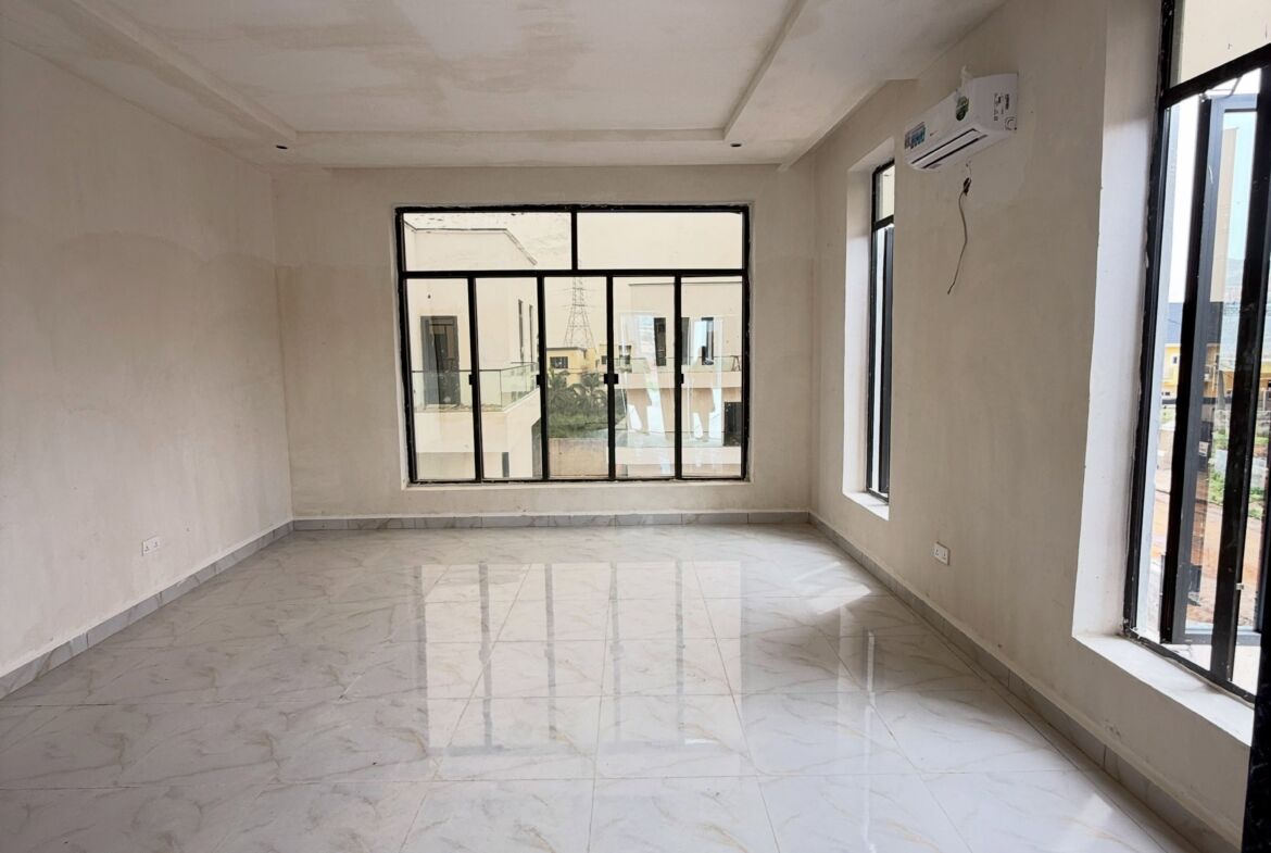 5-bedroom detached duplex with a one-room boys’ quarters