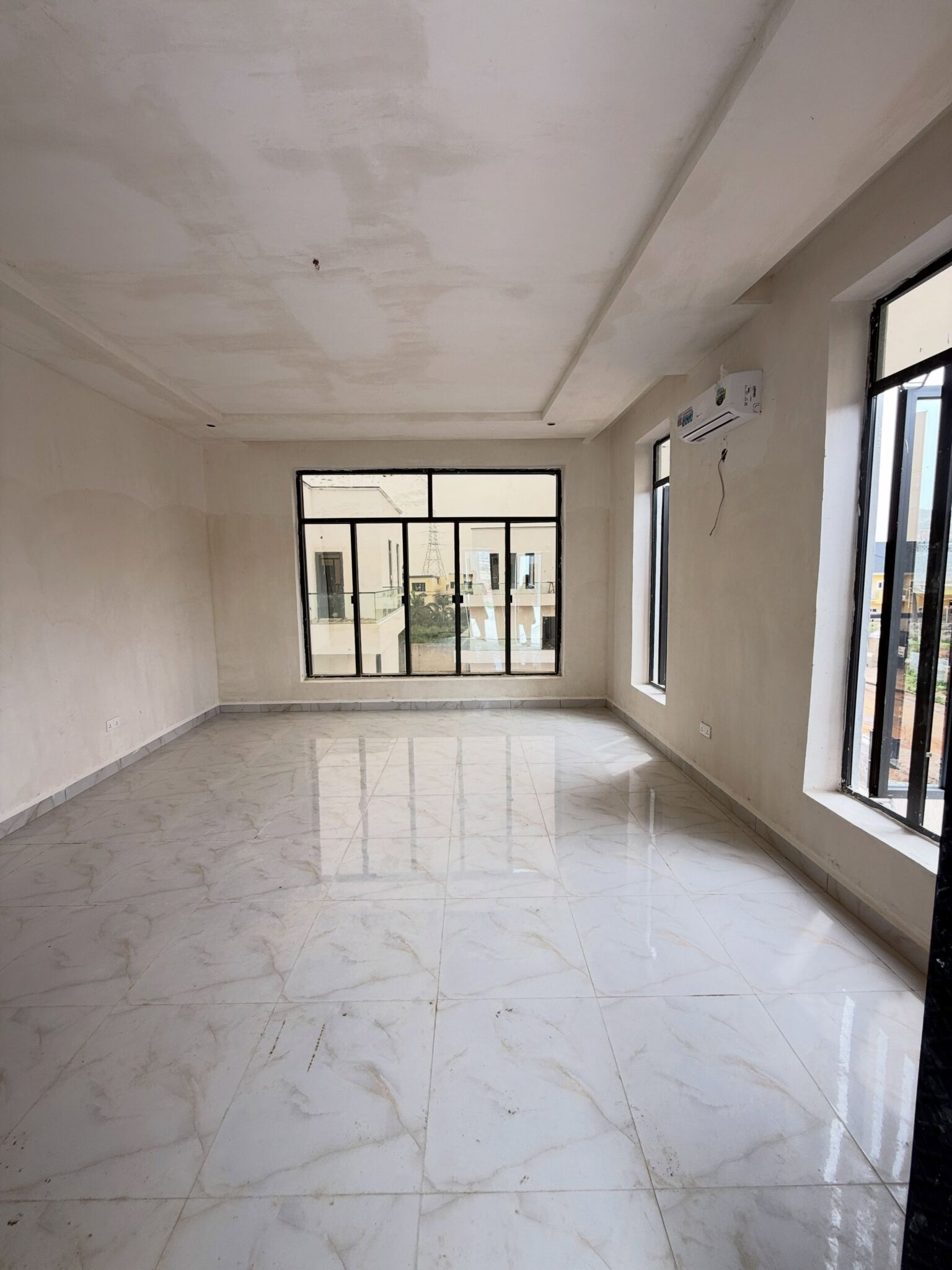 5-bedroom detached duplex with a one-room boys’ quarters