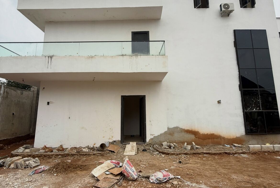 5-bedroom detached duplex with a one-room boys’ quarters
