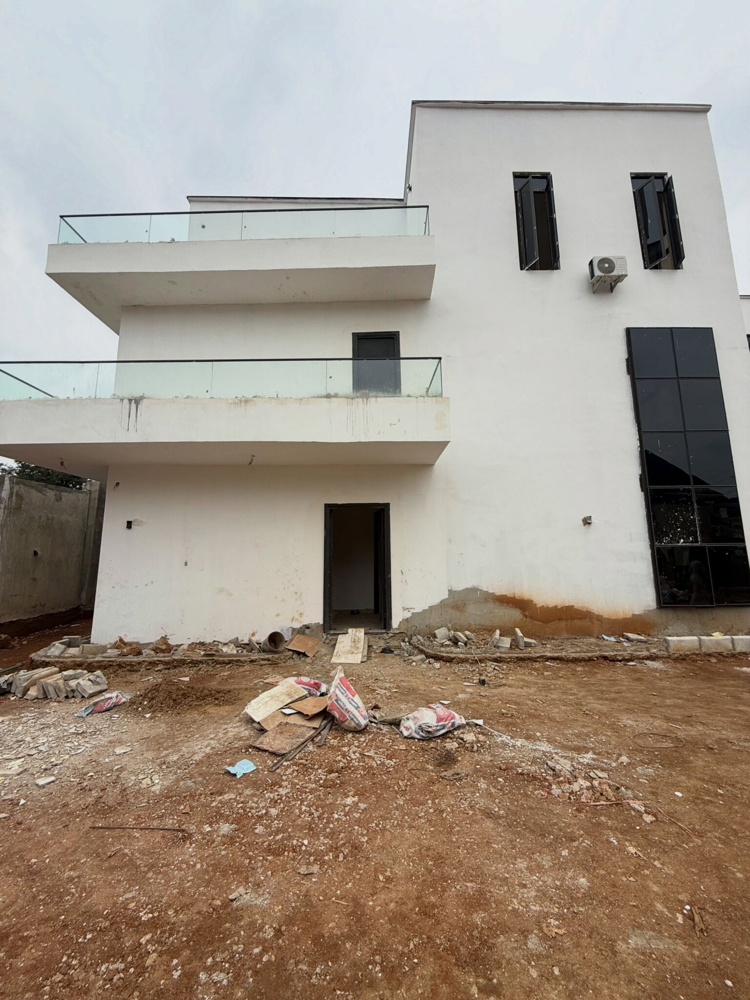 5-bedroom detached duplex with a one-room boys’ quarters