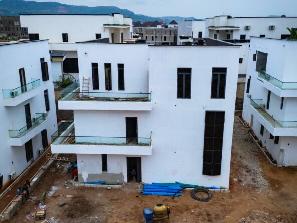 5-bedroom detached duplex with a one-room boys’ quarters