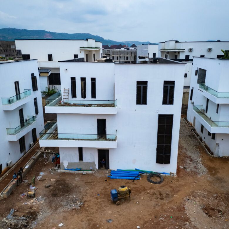 5-bedroom detached duplex with a one-room boys’ quarters