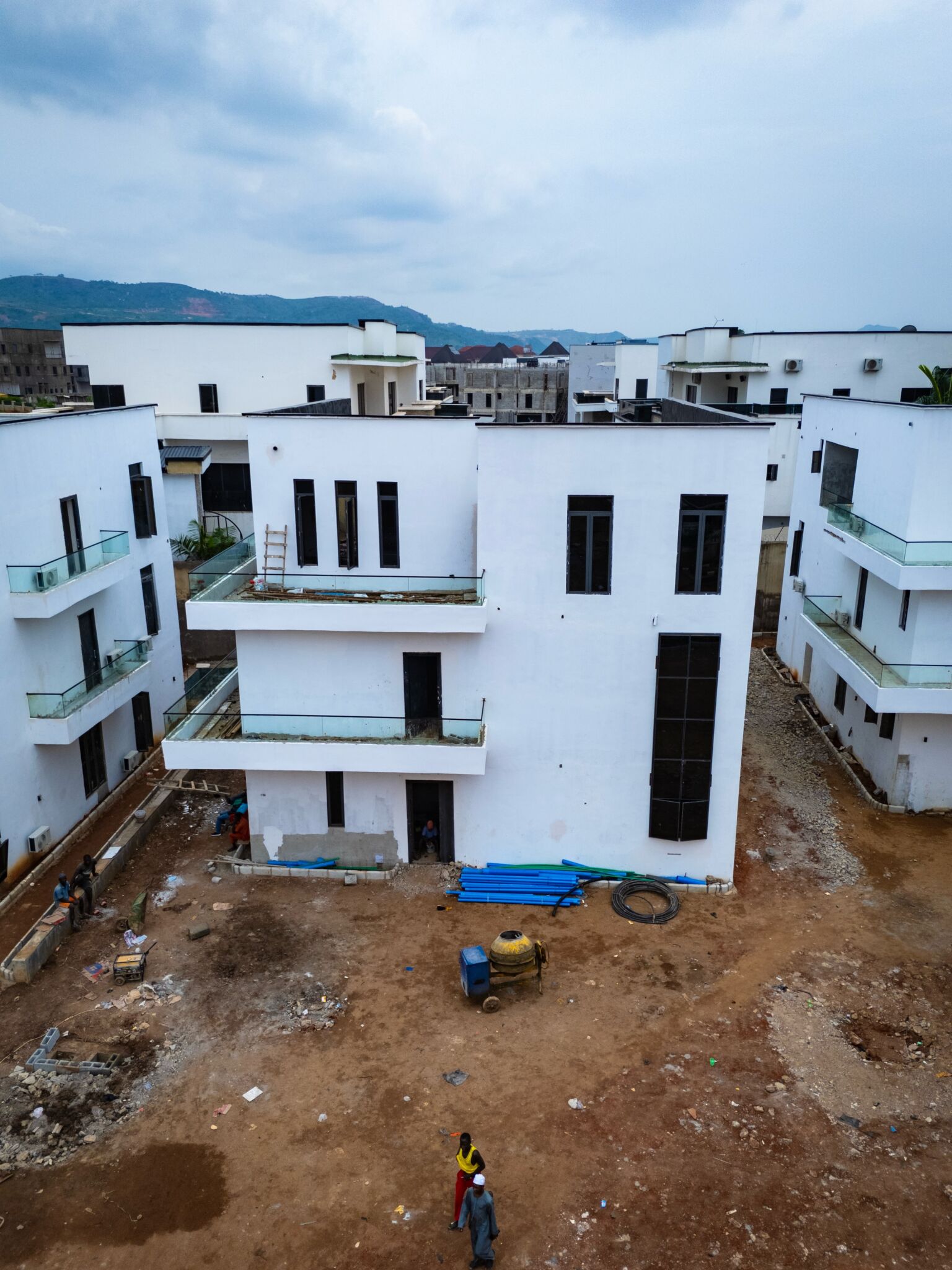 5-bedroom detached duplex with a one-room boys’ quarters