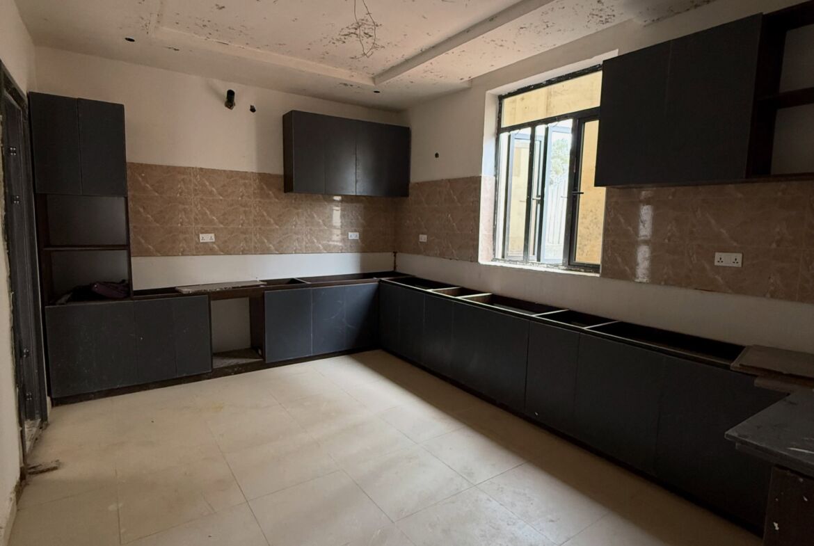 5-bedroom detached duplex with a one-room boys’ quarters