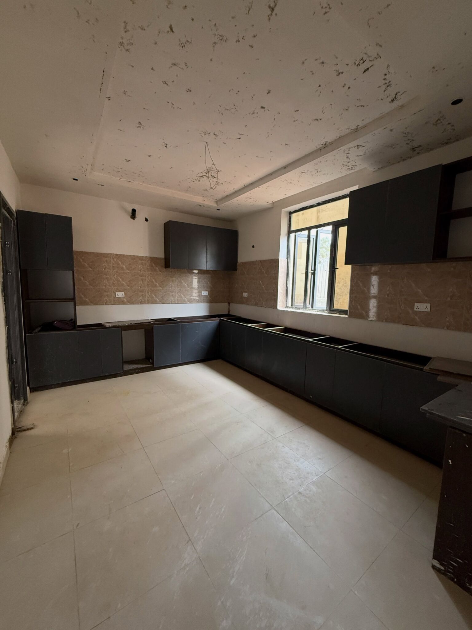 5-bedroom detached duplex with a one-room boys’ quarters