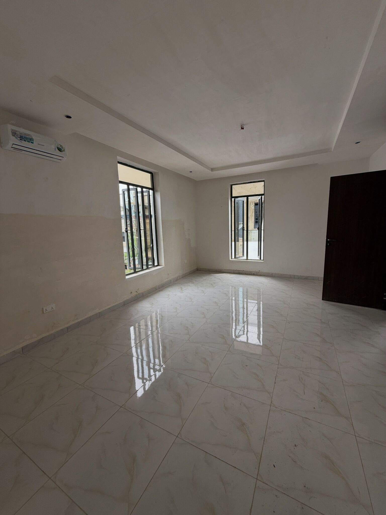 5-bedroom detached duplex with a one-room boys’ quarters