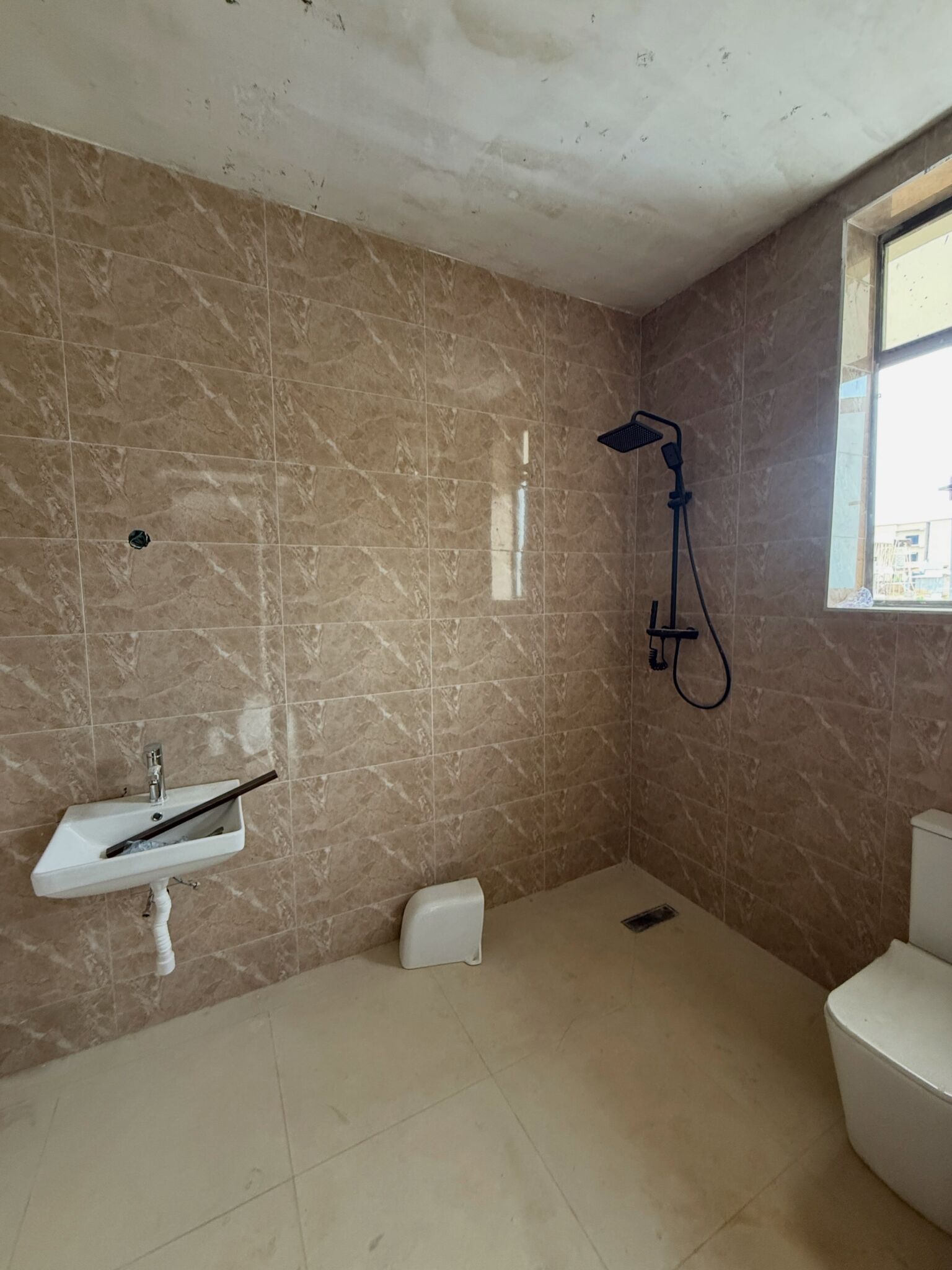 5-bedroom detached duplex with a one-room boys’ quarters