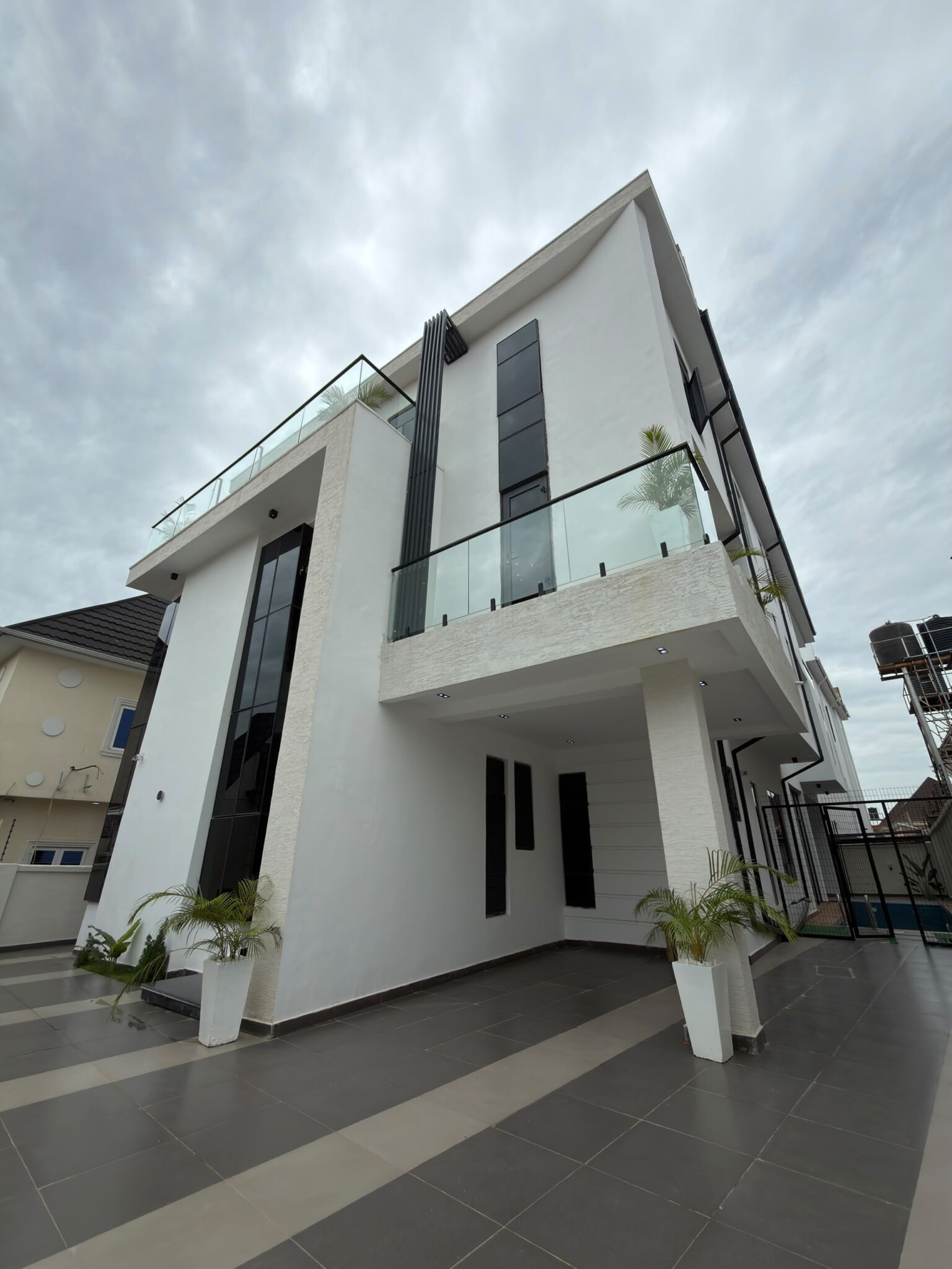 5-bedroom fully detached duplex for sale in Apo Resettlement, Abuja