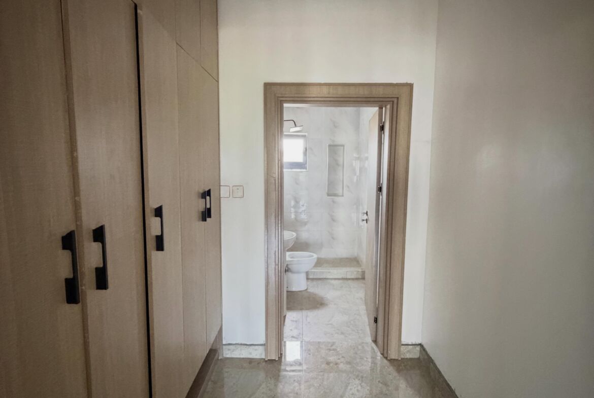 two units of 4-bedroom terrace duplexes and two units of 2-bedroom flats