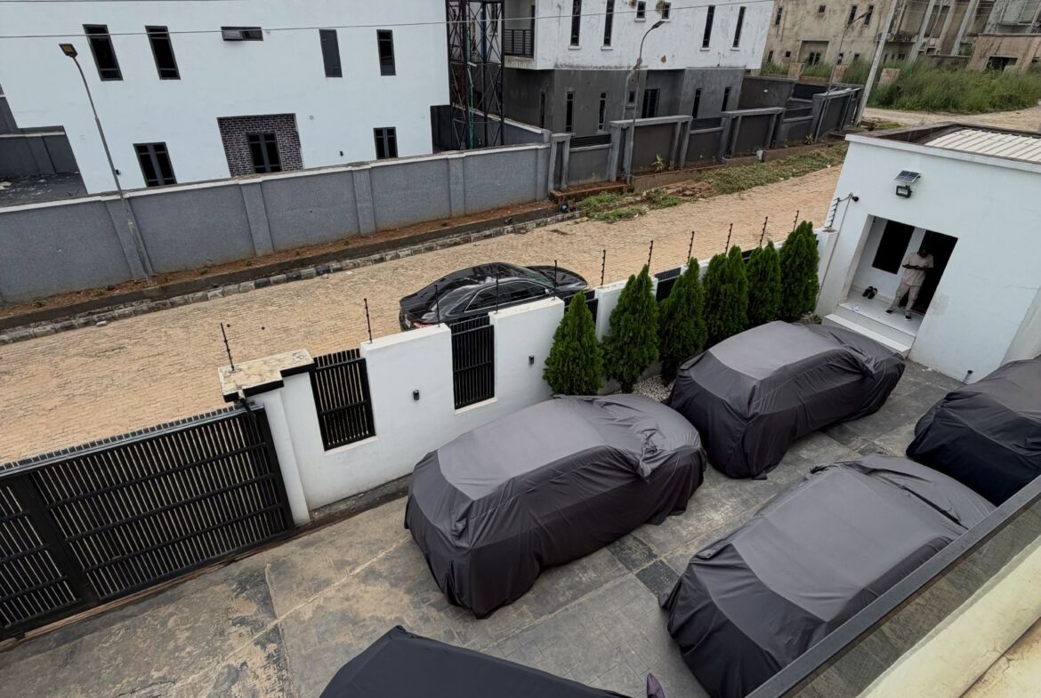 Furnished 5-bedroom detached duplex in Lifecamp, Abuja