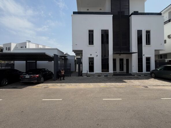 5-Bedroom Detached Corner Duplex with Gazebo for Sale in Jahi, Abuja