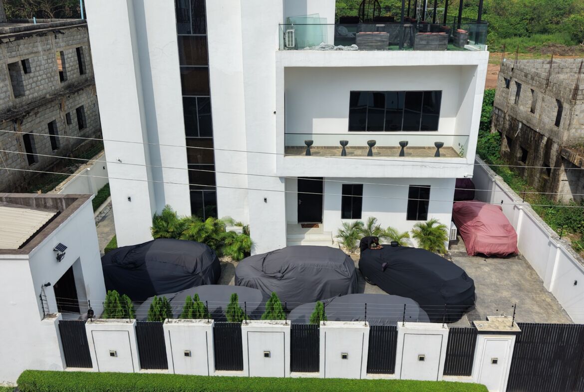 Furnished 5-bedroom detached duplex in Lifecamp, Abuja
